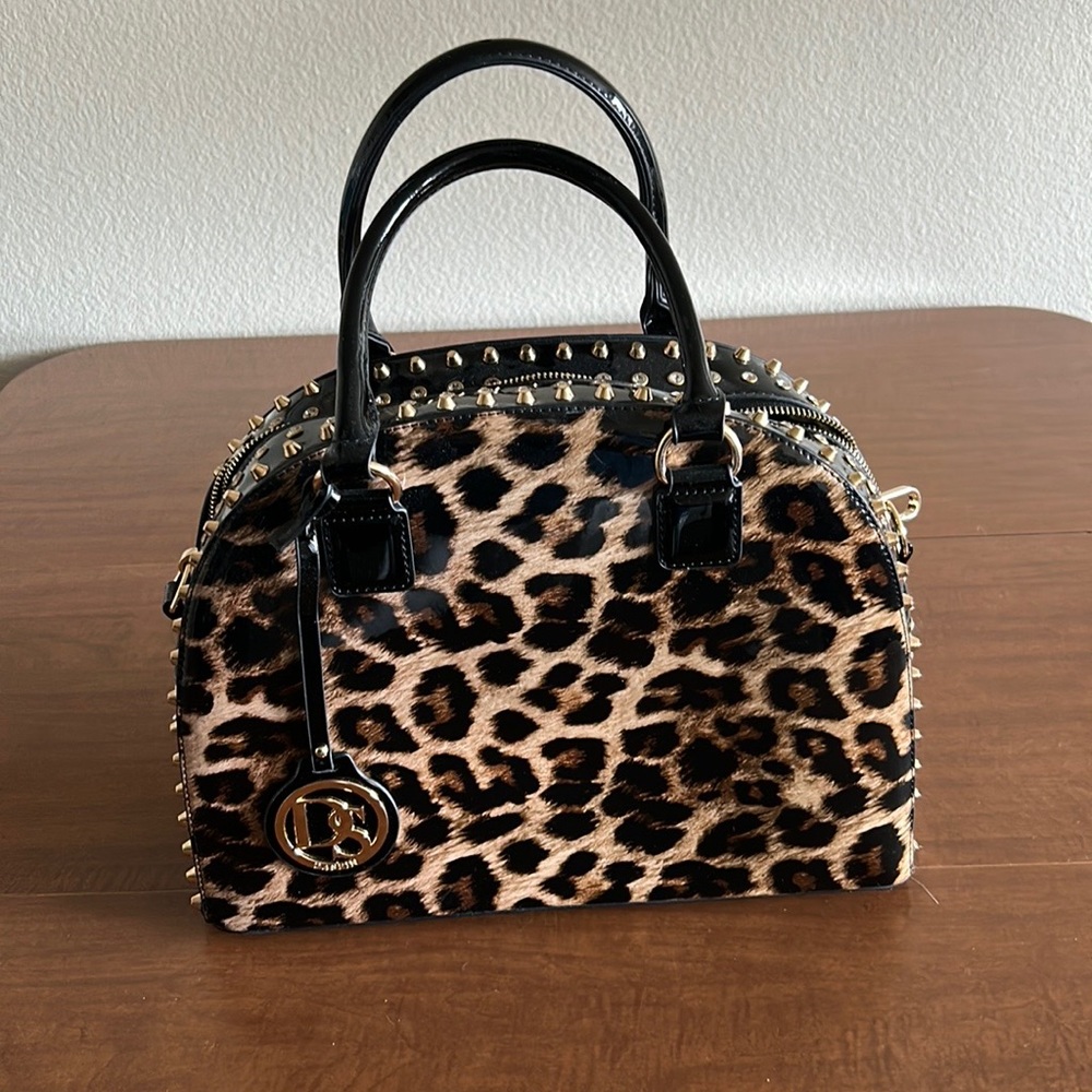 Leopard print patent bag with detachable shoulder strap.